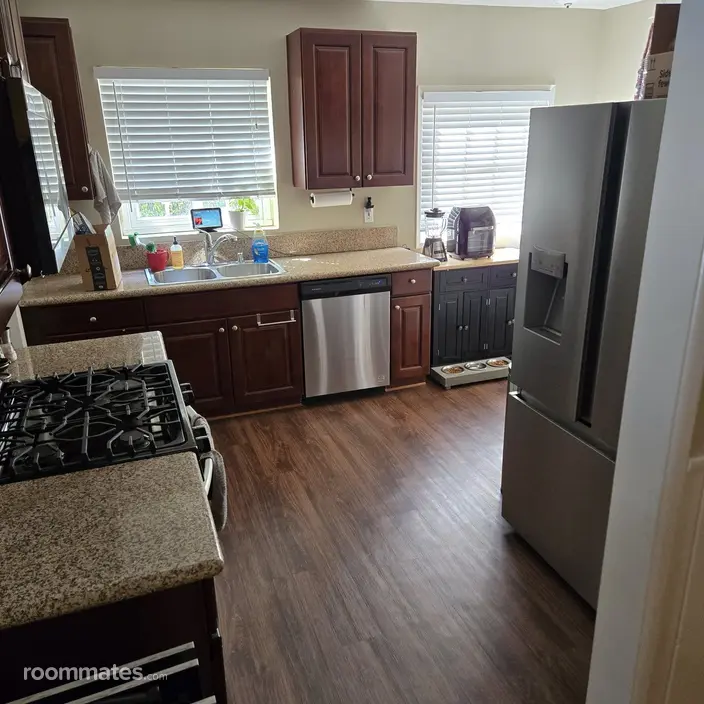 Room for rent in Reseda, CA $1400, house