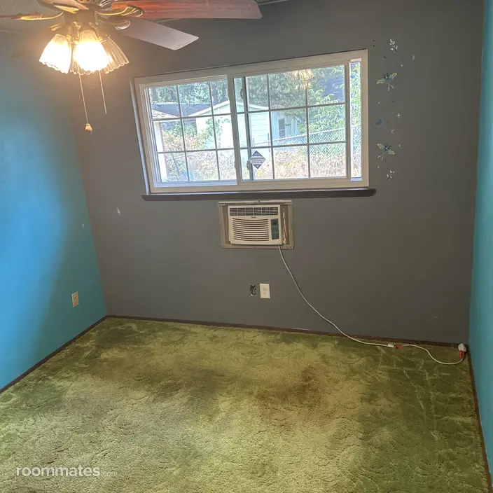 Room for rent in Portland, OR $700, house