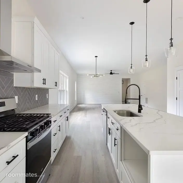 Room for rent in Durham, NC $700, house
