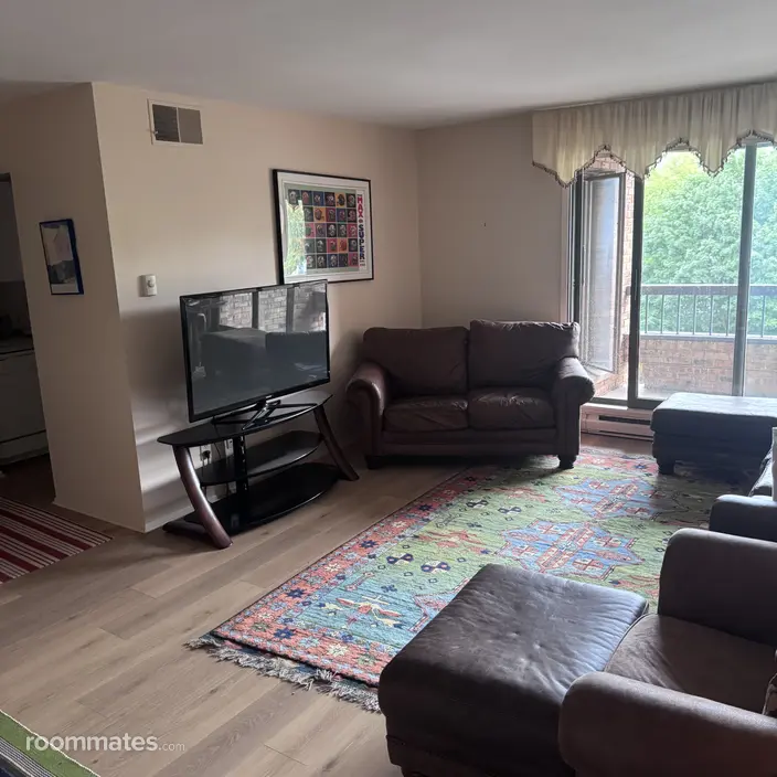 Room for rent in Shorewood, WI $900, condo