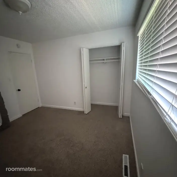 Room for rent in Fresno, CA $750, house