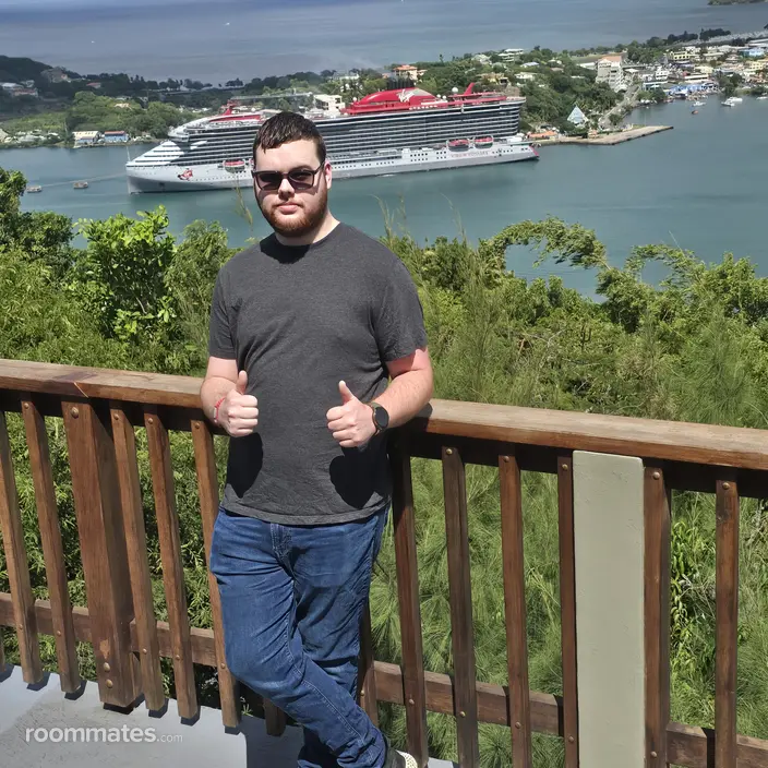 Roommate looking Olathe, KS, $1400