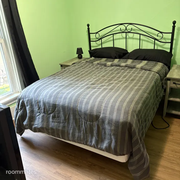 Room for rent in Elgin, IL $700, house