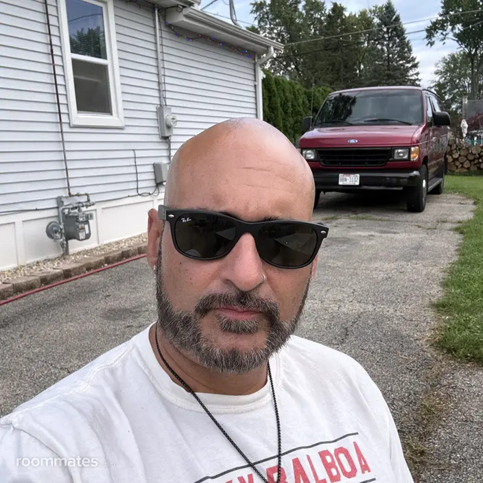 Roommate looking Kenosha WI, $1100
