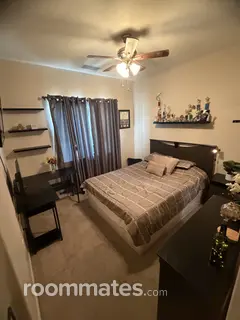 Room for rent in Apple Valley, CA $800, house