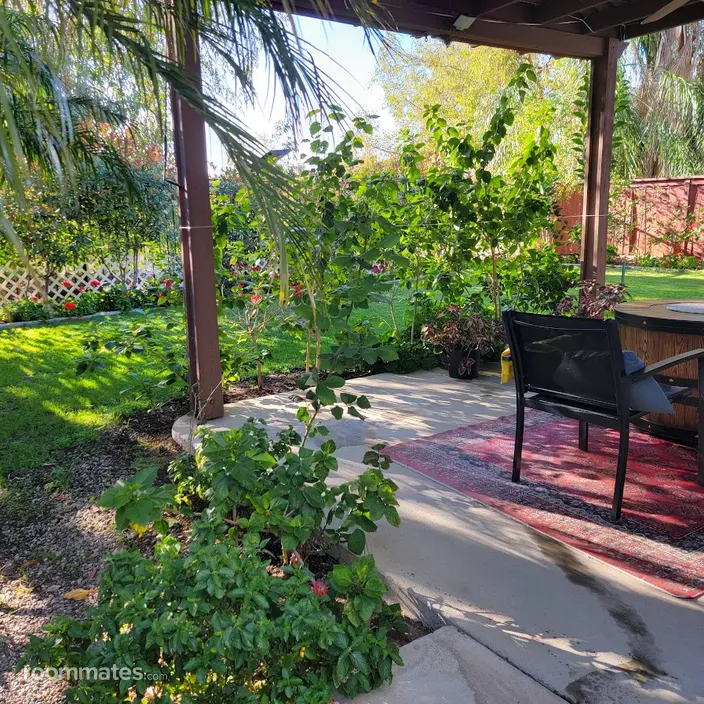 Room for rent in Corona, CA $1000, house