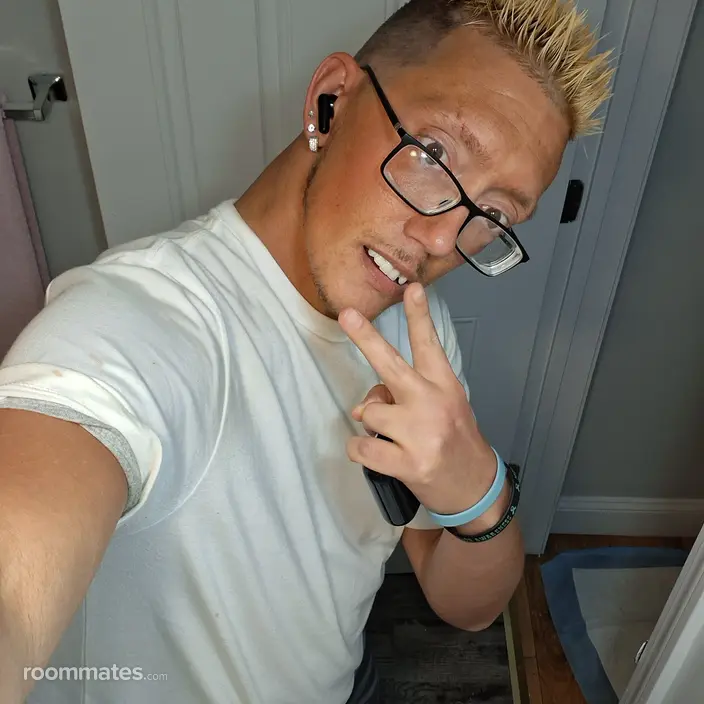 Roommate looking Worcester, MA, $2000
