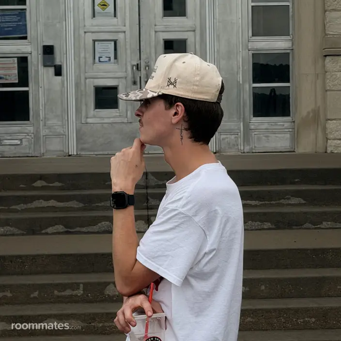 Roommate looking La Crosse WI, $1000