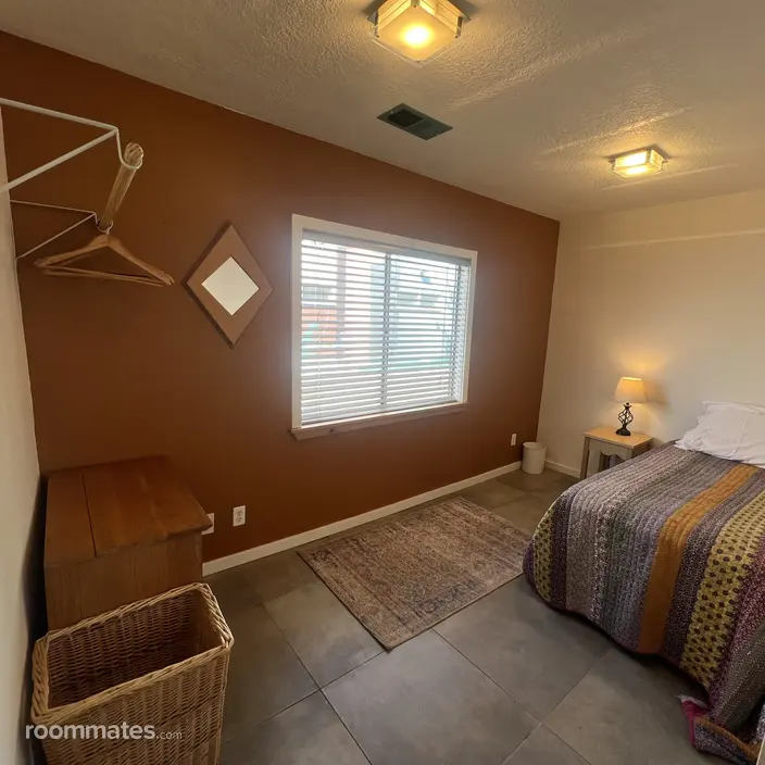 Room for rent in Albuquerque, NM $750, house
