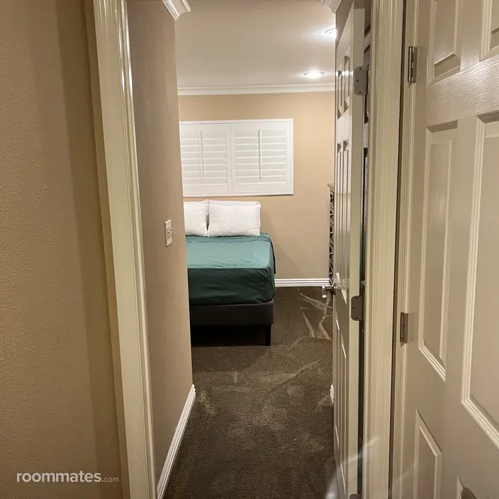 Room for rent in Canoga Park, CA $1600, house