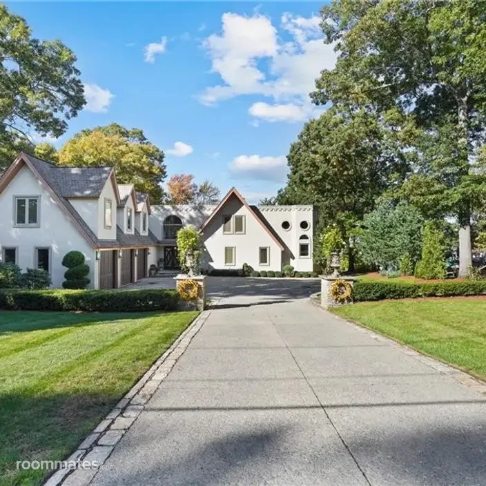 Room for rent in Johnston, RI $900, house