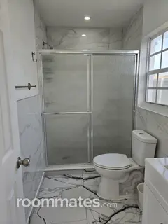 Room for rent in Pompano Beach, FL $1400, house