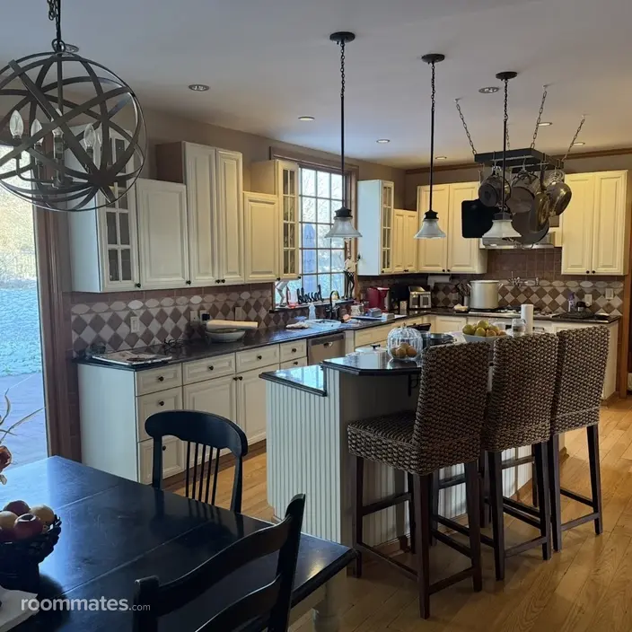 Room for rent in Orchard Park, NY $895, house
