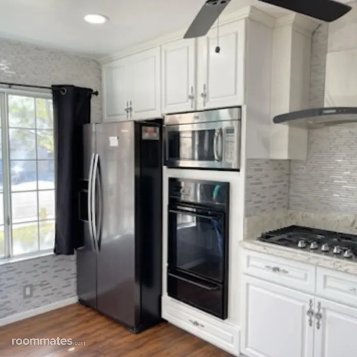 Room for rent in Perris, CA $799, house