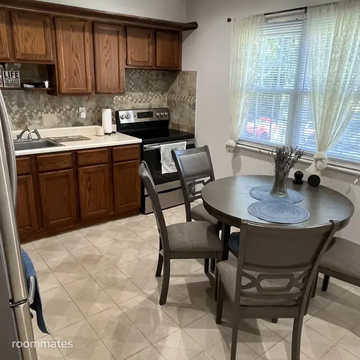 Room for rent in Bristol, CT $800, condo
