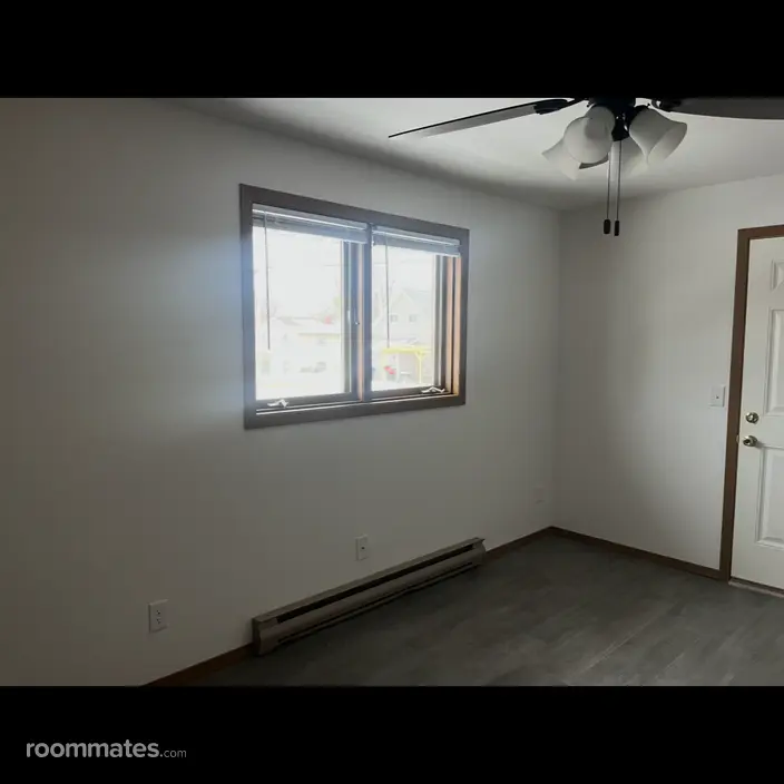 Room for rent in Oshkosh, WI $550, house