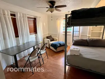 Room for rent in Lake Worth, FL $1200, house
