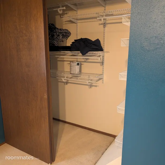 Room for rent in Maryland Heights, MO $800, condo