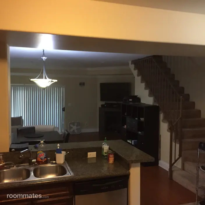 Room for rent in Glendale, CA $1200, townhouse