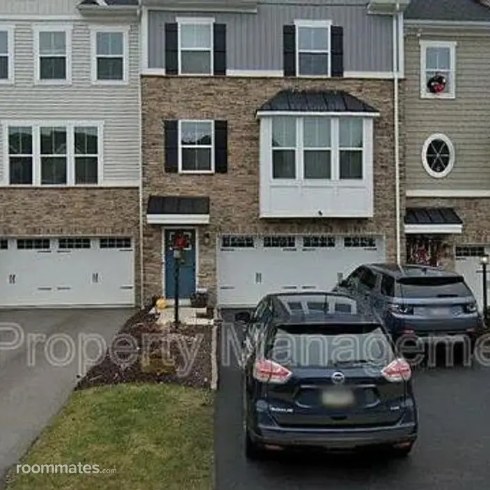 Room for rent in Canonsburg, PA $1000, townhouse