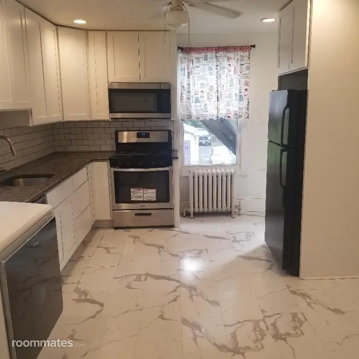 Room for rent in Beverly, NJ $850, house