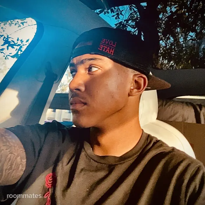 Roommate looking Huntington Beach, CA, $2000