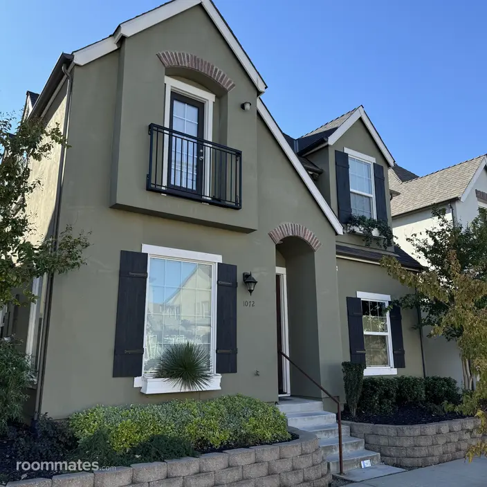 Room for rent in Roseville, CA $1099, house
