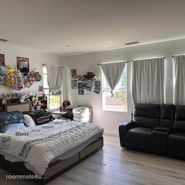Room for rent in Oxnard, CA $2000, house