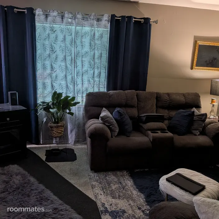 Room for rent in Toledo, OH $600, house