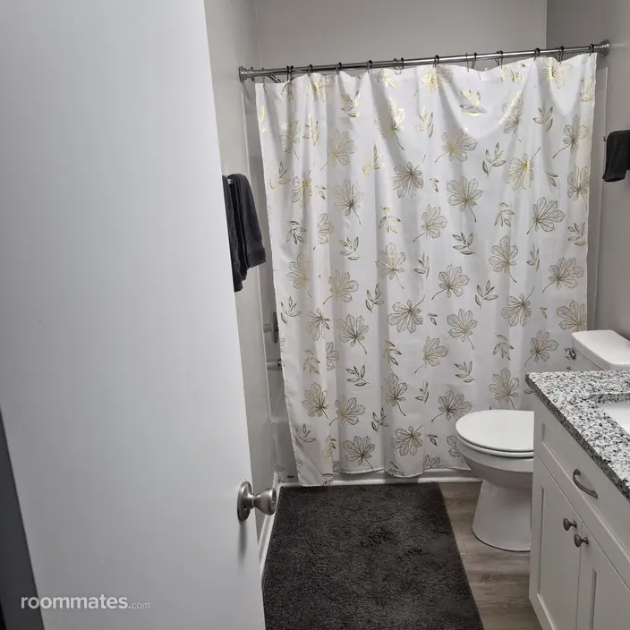 Room for rent in Cary, NC $600, condo