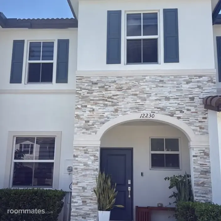 Room for rent in Miami, FL $1200, house
