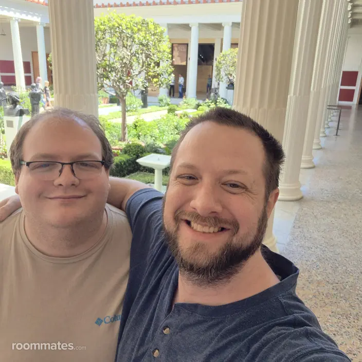 Roommate looking Portland, OR, $1300