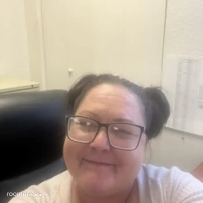 Roommate looking Petaluma, CA, $2000