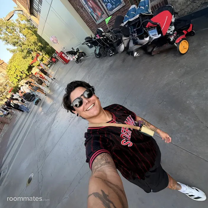 Roommate looking Long Beach, CA, $1400