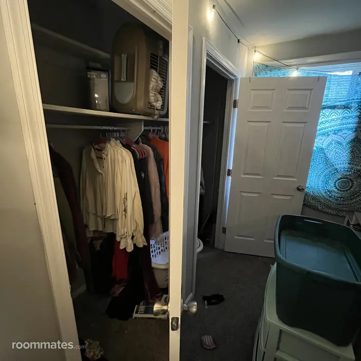 Room for rent in Baltimore, MD $900, townhouse