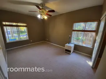 Room for rent in Elk Grove, CA $1300, house