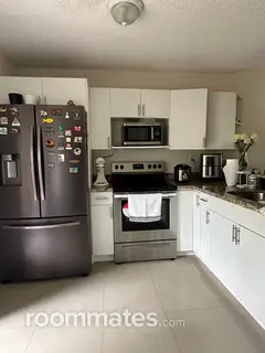 Room for rent in Miami, FL $950, house