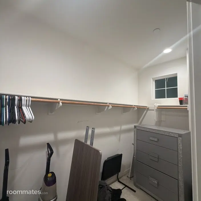 Room for rent in Eastvale, CA $1200, house