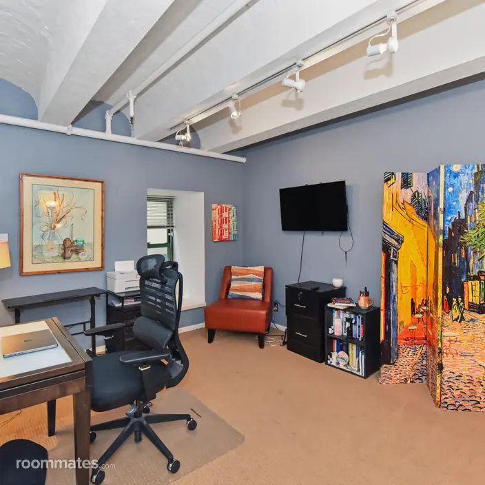 Room for rent in Milwaukee, WI $1400, condo