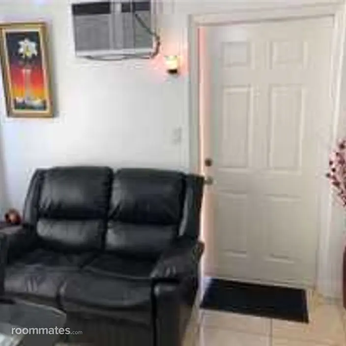 Room for rent in Miami, FL $1500, house