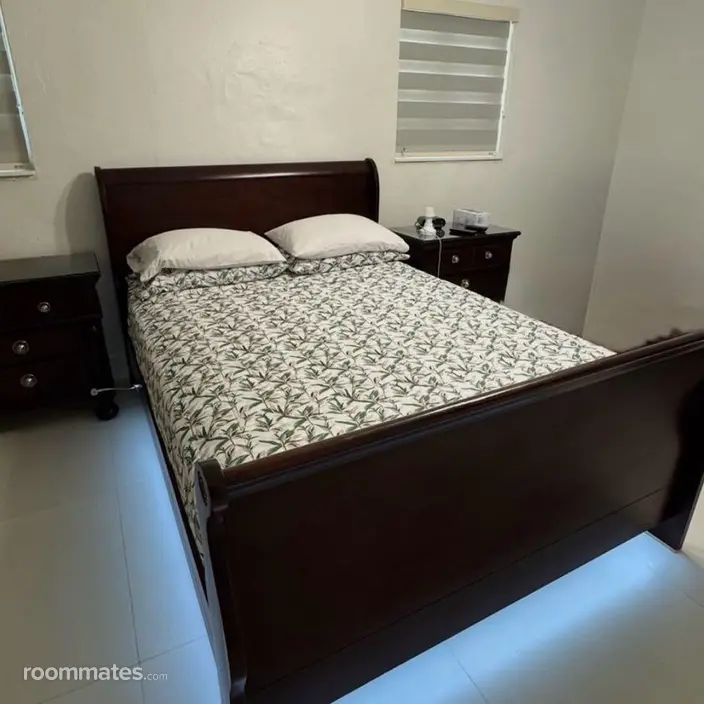 Room for rent in Miami, FL $1000, house