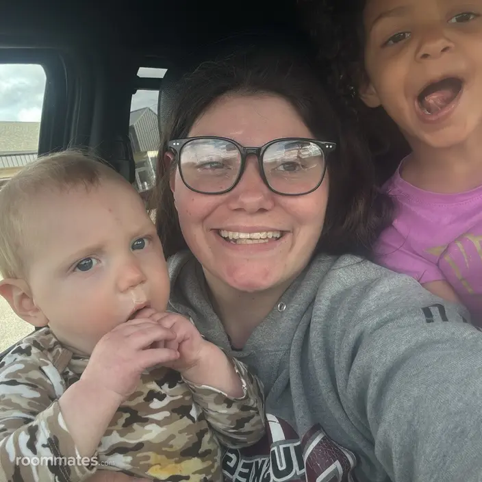 Roommate looking Muskegon, MI, $1000