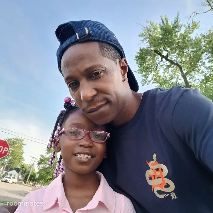 Roommate looking Detroit, MI, $600