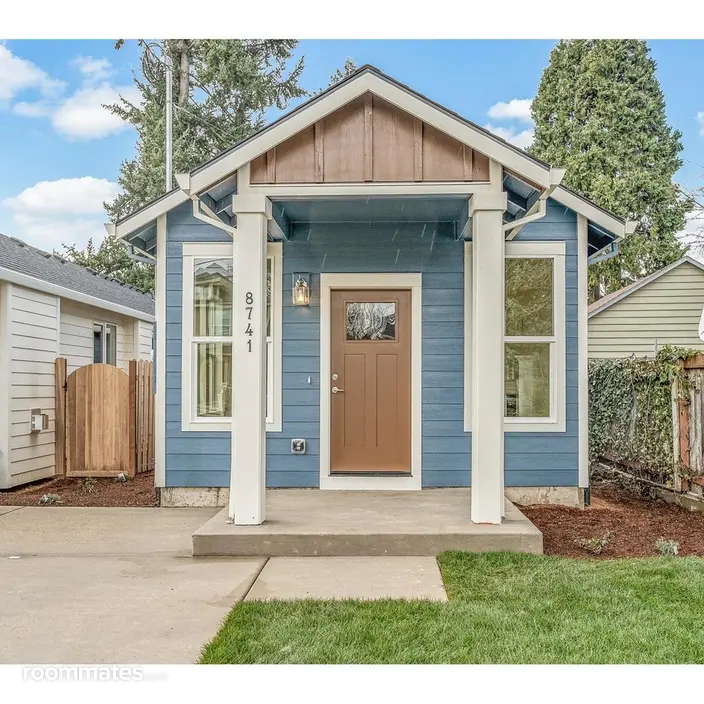 Room for rent in Portland, OR $950, house