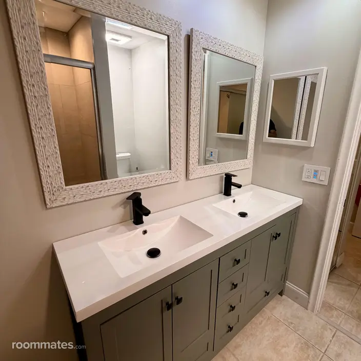 Room for rent in Lauderhill, FL $1200, condo