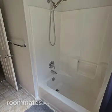 Room for rent in Hillsboro, OR $900, house