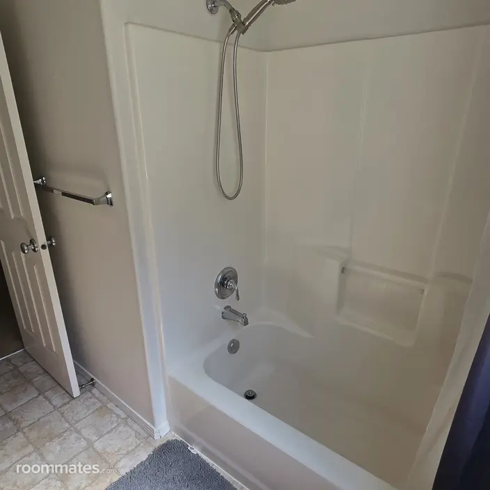 Room for rent in Hillsboro, OR $900, house