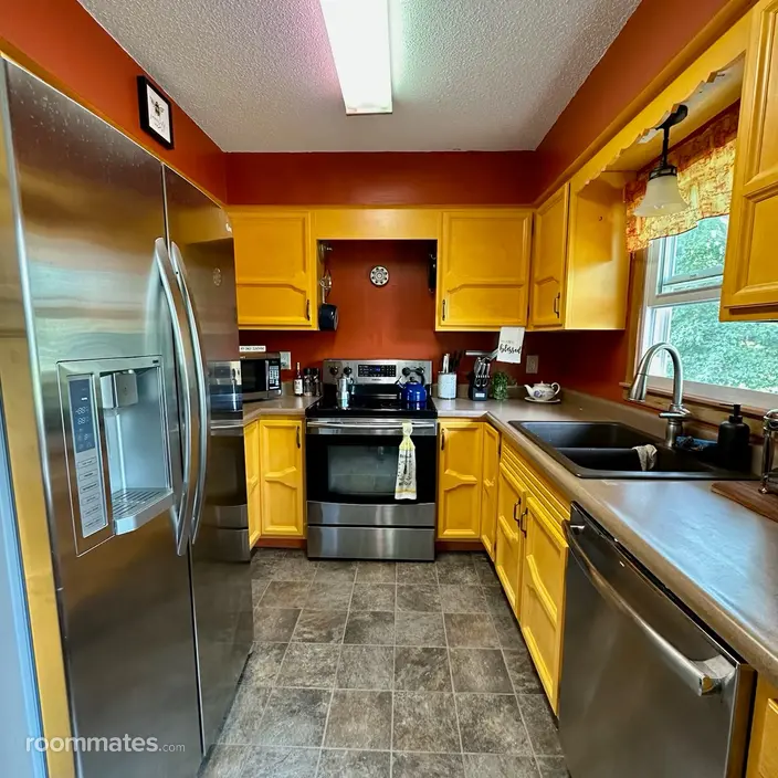 Room for rent in Ames, IA $585, house