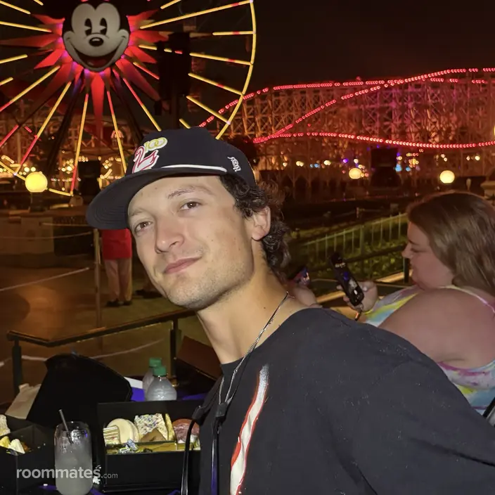 Roommate looking Bakersfield, CA, $1500