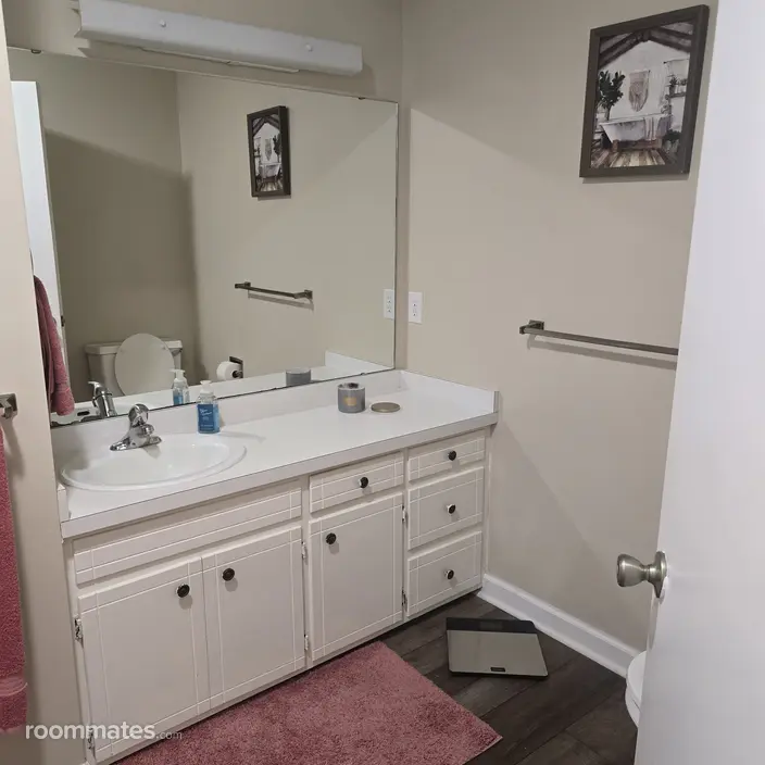 Room for rent in Raleigh, NC $800, house